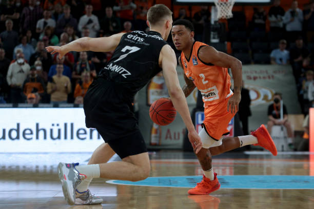 在中场的控 在中场的控